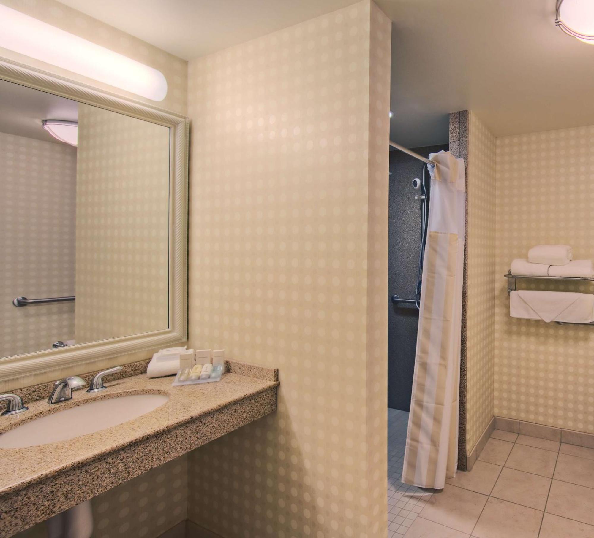 Hilton Garden Inn Ларами Экстерьер фото