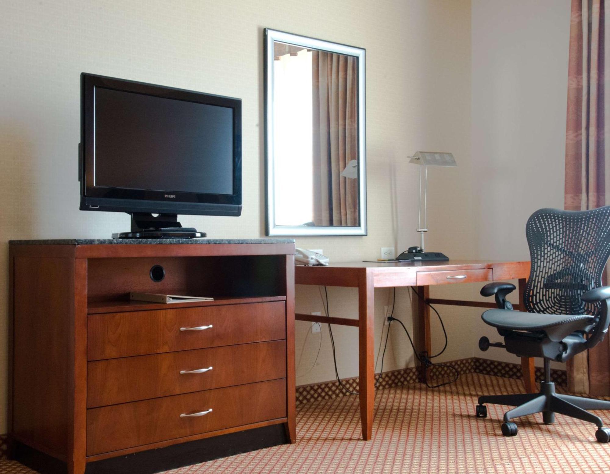 Hilton Garden Inn Ларами Экстерьер фото